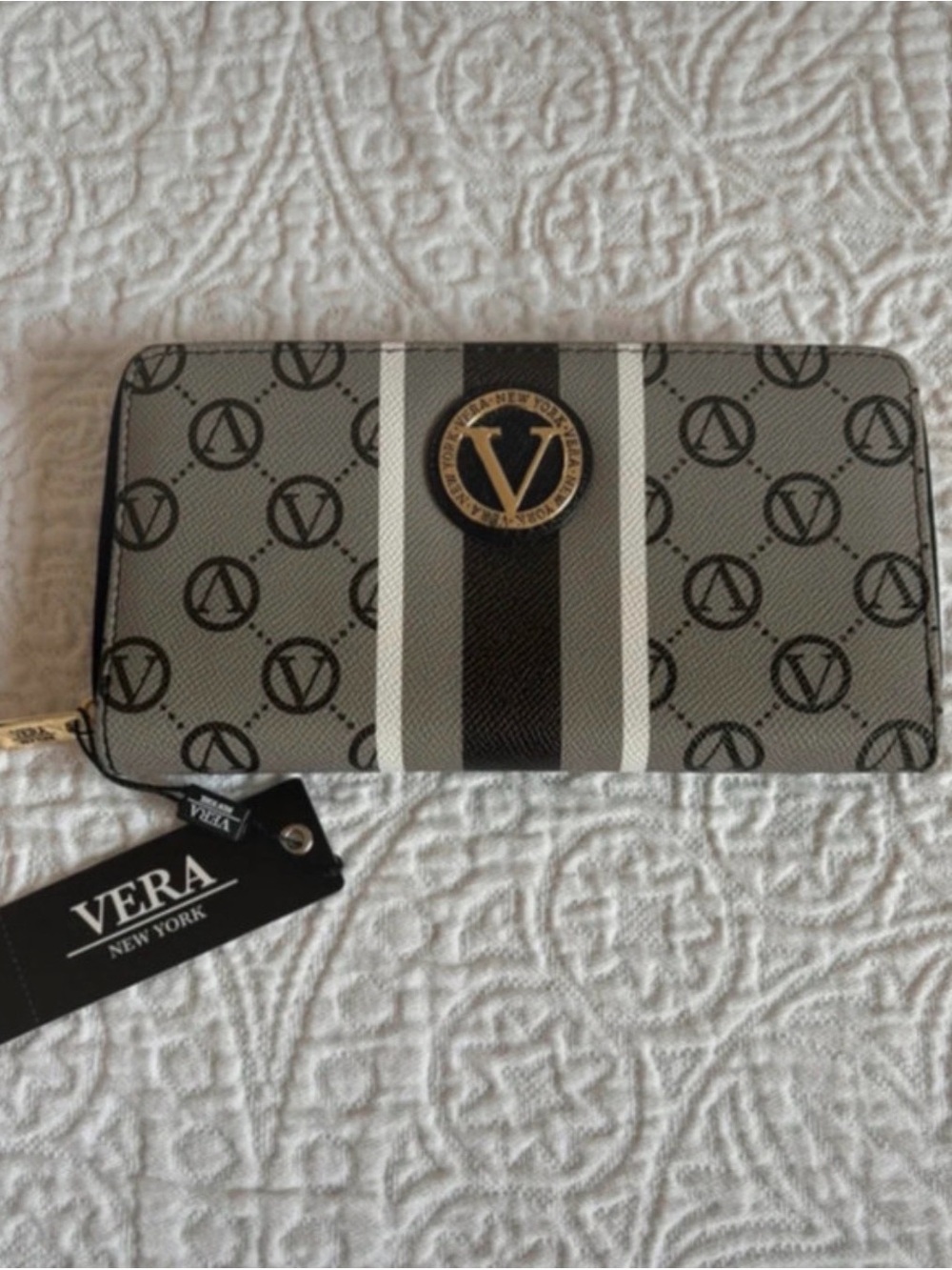 NWT Vera New York Black Signature Zip Around Wallet